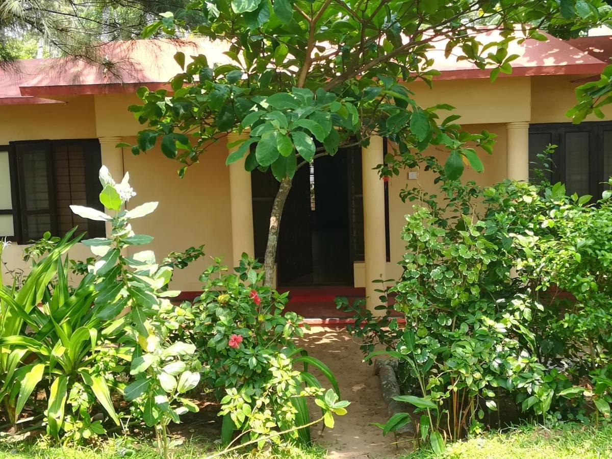 Sukriti Beach Resort Varkala Buitenkant foto