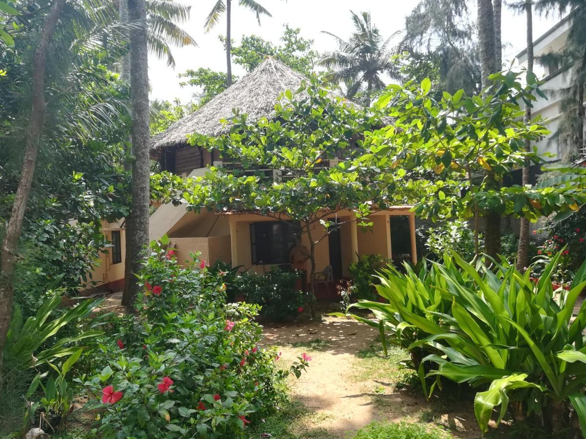 Sukriti Beach Resort Varkala Buitenkant foto