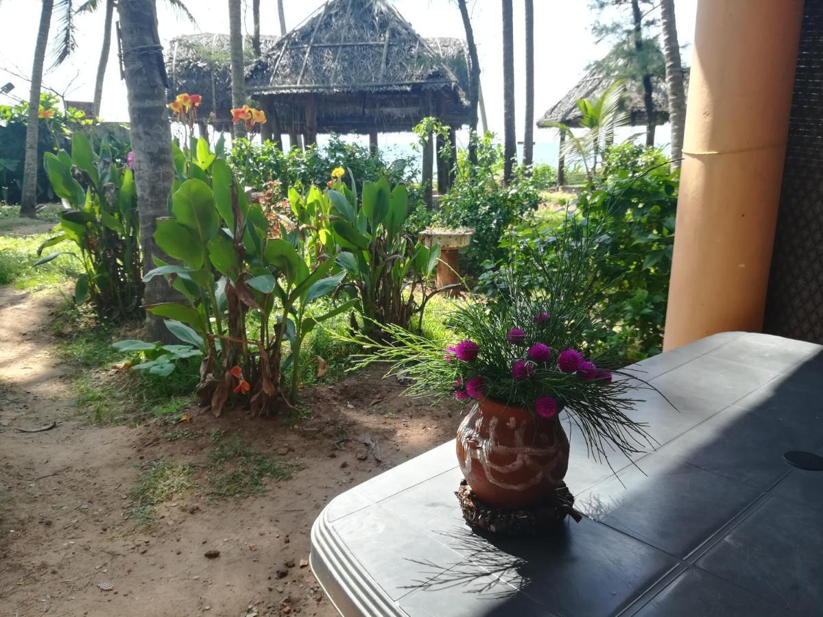 Sukriti Beach Resort Varkala Buitenkant foto