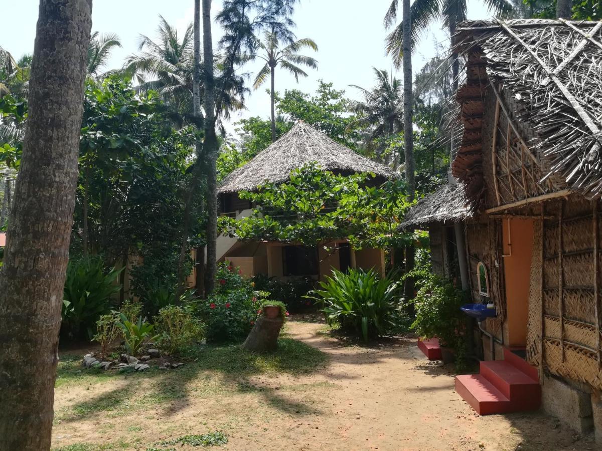 Sukriti Beach Resort Varkala Buitenkant foto