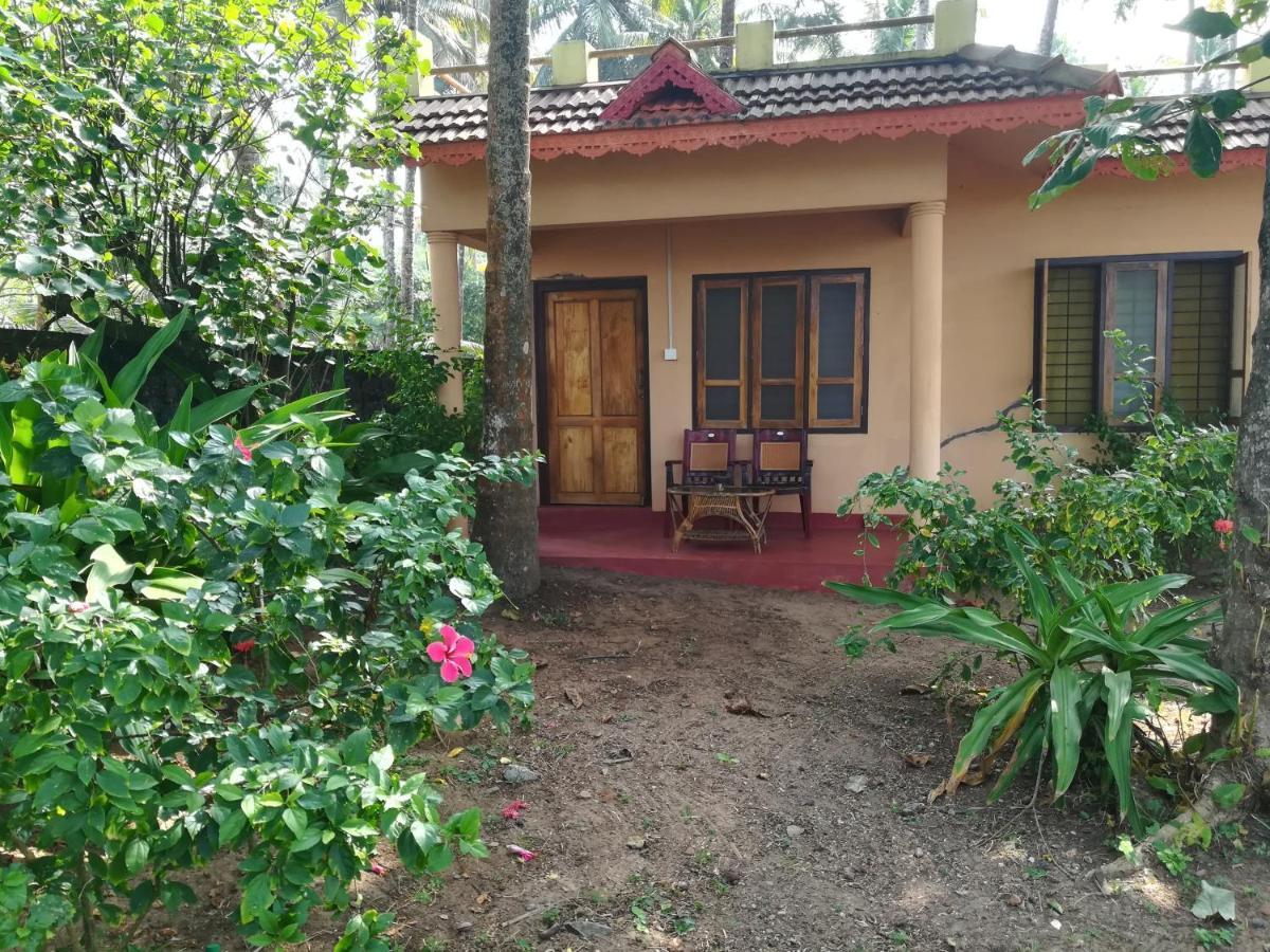 Sukriti Beach Resort Varkala Buitenkant foto