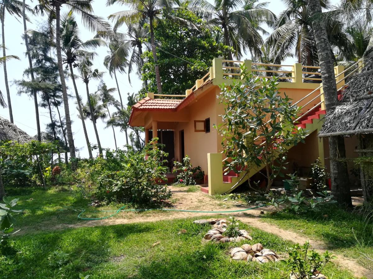 Sukriti Beach Resort Varkala Buitenkant foto