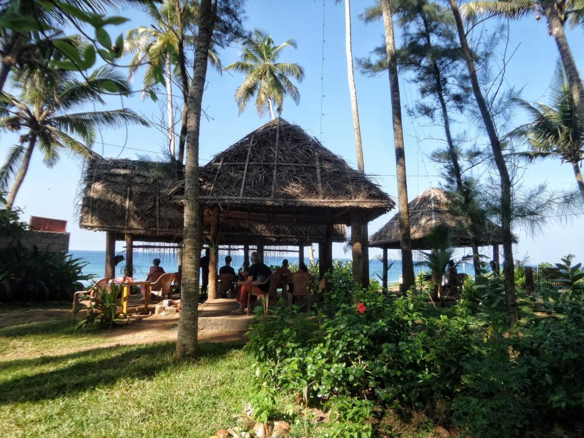 Sukriti Beach Resort Varkala Buitenkant foto