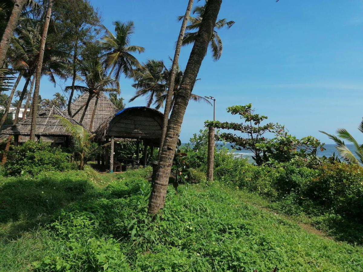 Sukriti Beach Resort Varkala Buitenkant foto