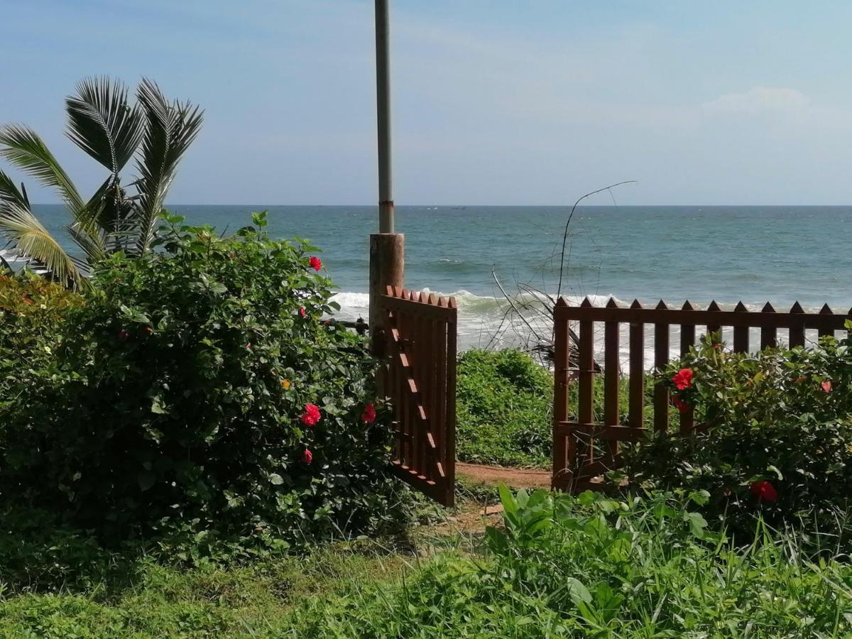 Sukriti Beach Resort Varkala Buitenkant foto