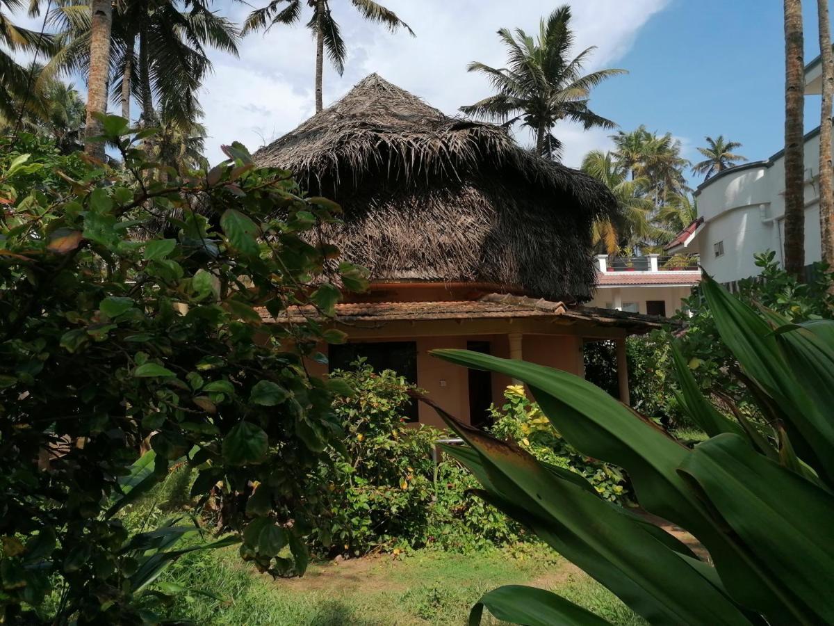 Sukriti Beach Resort Varkala Buitenkant foto