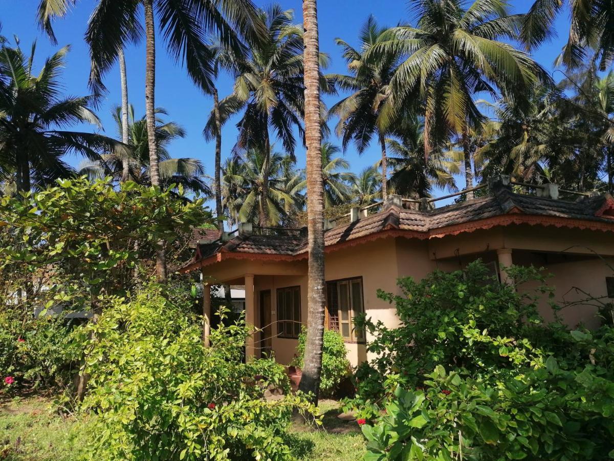 Sukriti Beach Resort Varkala Buitenkant foto