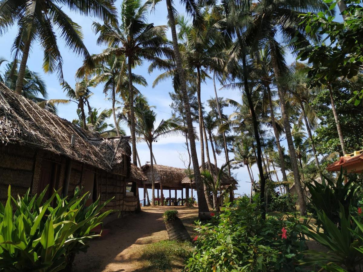 Sukriti Beach Resort Varkala Buitenkant foto